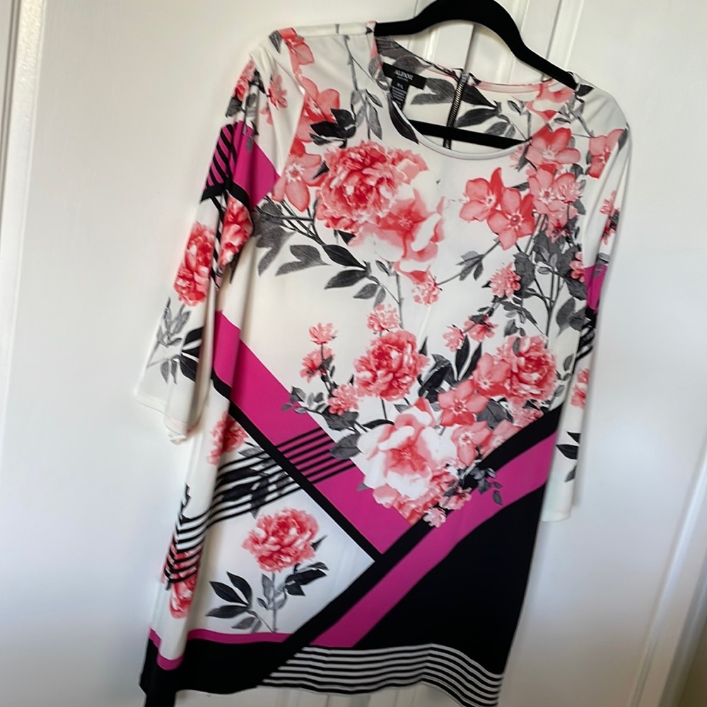 Perfect spring top! Light but can keep the chill out.